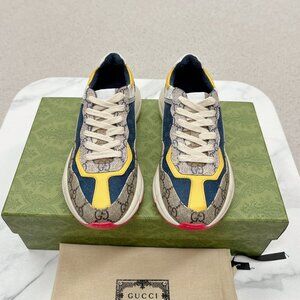 Women's Gucci sneakers